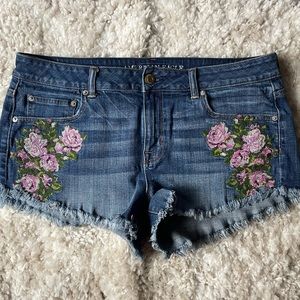 American Eagle Embroidered Floral Flower Blue Jean Denim Shorts Size 14